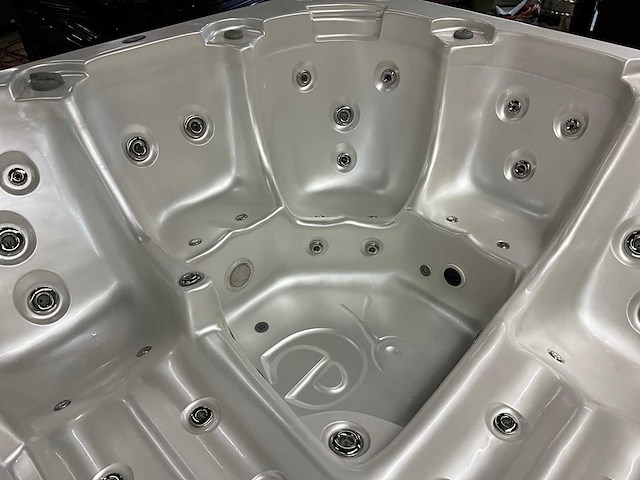 Spanet beach house jacuzzi - afbeelding 7 van  11