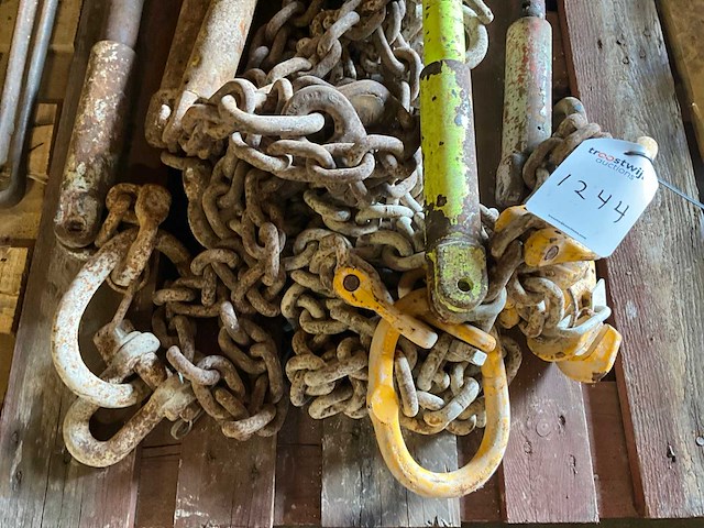 Spanners met ketting - afbeelding 2 van  6