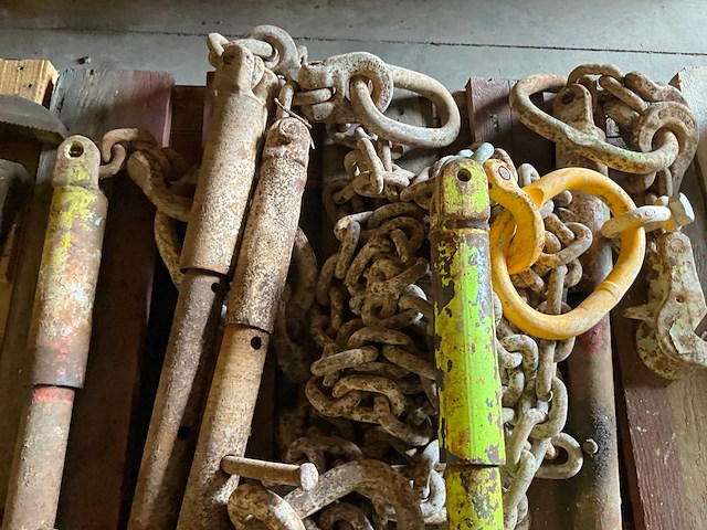 Spanners met ketting - afbeelding 3 van  6