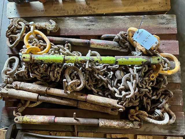 Spanners met ketting - afbeelding 1 van  3