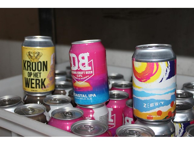 Speciaal bieren blik in krat. ruim 35 stuks. - afbeelding 2 van  2