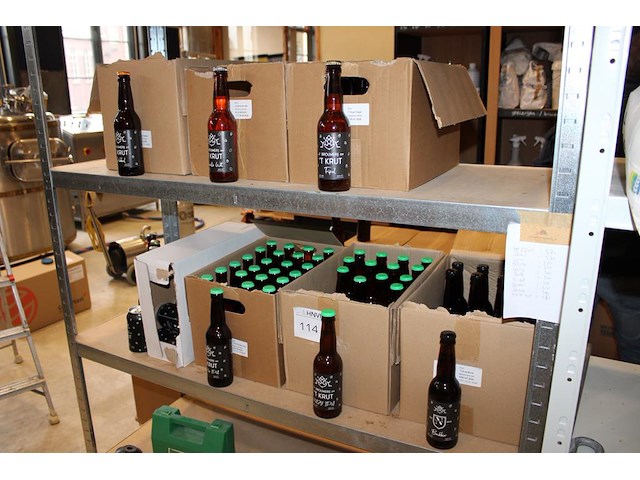 Speciaalbieren t krut op 2 schappen w.o. bock, dubbel, tripel, limoncello wit en fresh hop ipa. ruim 100 fl... - afbeelding 1 van  3