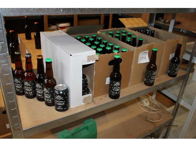 Speciaalbieren t krut op 2 schappen w.o. bock, dubbel, tripel, limoncello wit en fresh hop ipa. ruim 100 fl... - afbeelding 3 van  3