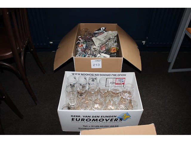 Speciaalbierglazen in diverse uitvoeringen in 2 dozen. - afbeelding 1 van  2