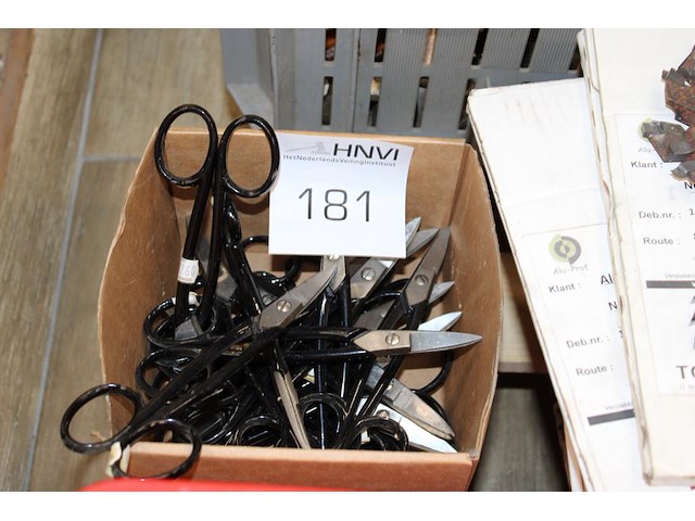 Speciaalscharen in doos. - afbeelding 1 van  2