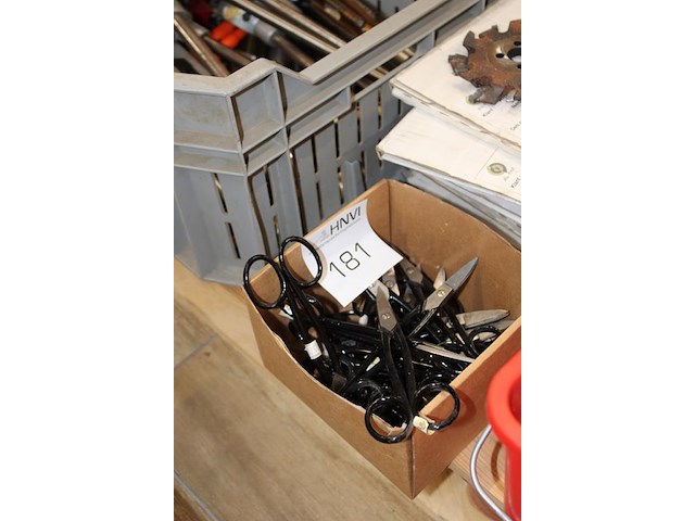 Speciaalscharen in doos. - afbeelding 2 van  2