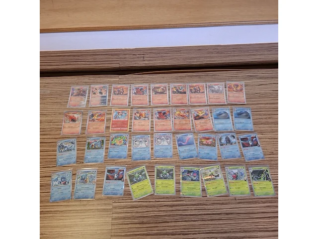 Speciale glimmende italiaanse pókemon-kaarten - afbeelding 1 van  4
