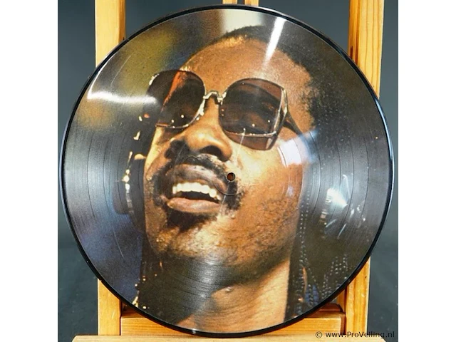 Speciale picture disc-vinylplaat met een portret van stevie wonder - afbeelding 2 van  3