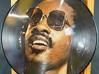 Speciale picture disc-vinylplaat met een portret van stevie wonder - afbeelding 2 van  3