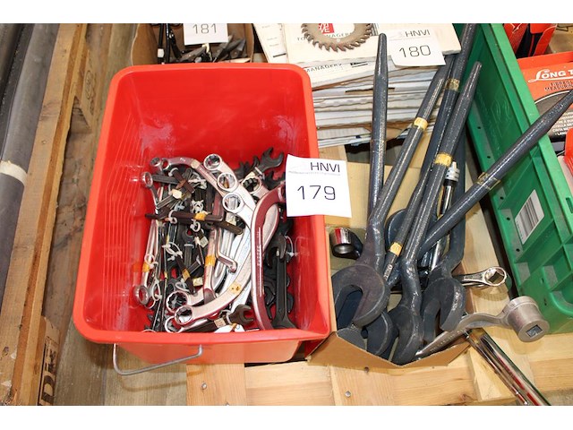 Speciale ring- en steeksleutels in kunststof bak en doos. - afbeelding 1 van  2