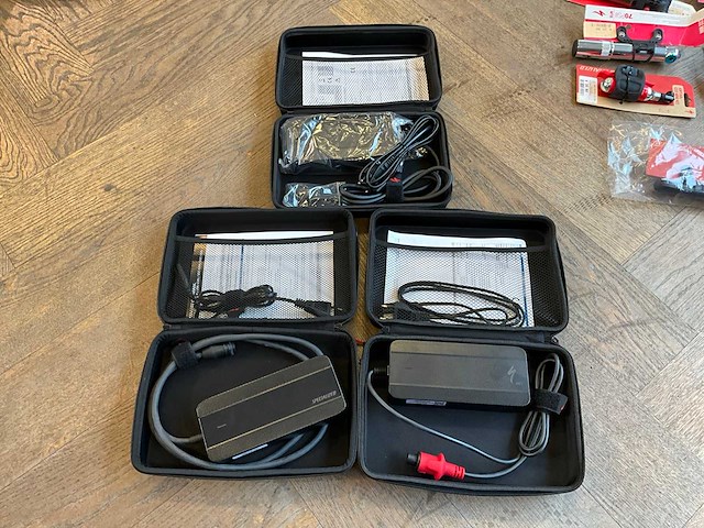 Specialized battery charger 48v (3x) - afbeelding 1 van  5