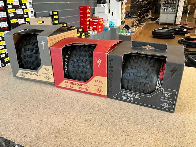 Specialized diverse fietsbanden - 29x2.3 (3x) - afbeelding 1 van  4