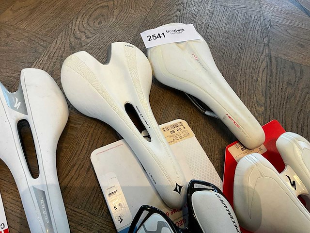 Specialized fietszadel (8x) - afbeelding 2 van  5