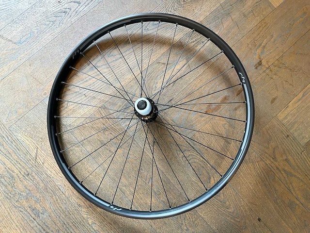 Specialized my20 vado rear wiel 20 wwh - afbeelding 1 van  5