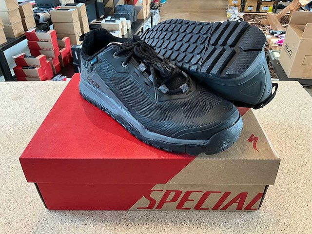 Specialized rime flat fietsschoen - maat: 43 - afbeelding 1 van  5