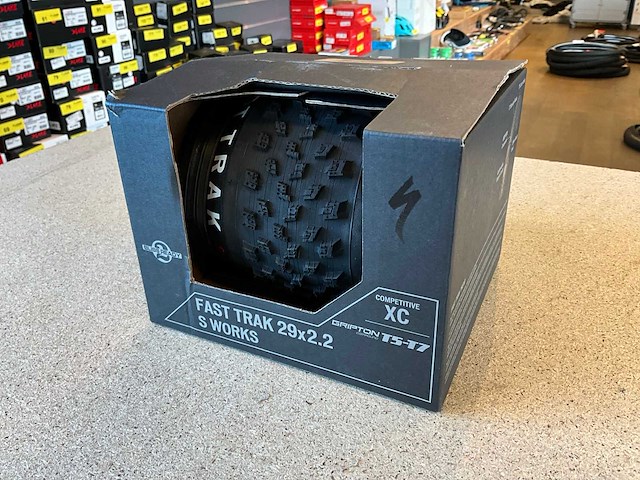 Specialized s-works fast trak fietsband - 29x2.2 (3x) - afbeelding 1 van  4