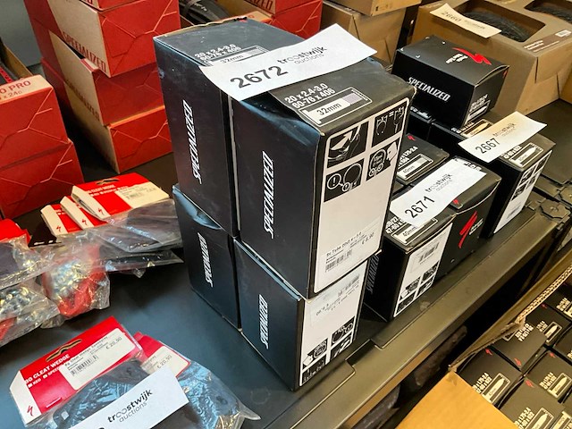 Specialized schrader 20x2.4-3.0 60-76x406 ventiel 32mm binnenband (4x) - afbeelding 3 van  3