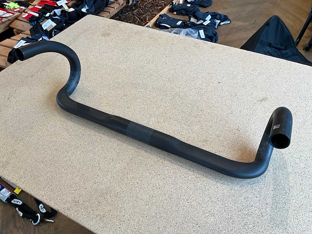 Specialized shallow road bar carbon fietsstuur - 31.8x44cm - afbeelding 1 van  4