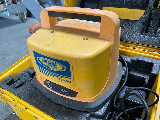 Spectra precision bouwlaser (2x) - afbeelding 4 van  7