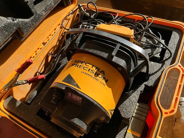 Spectra precision laserplane 1145 bouwlaser - afbeelding 2 van  3