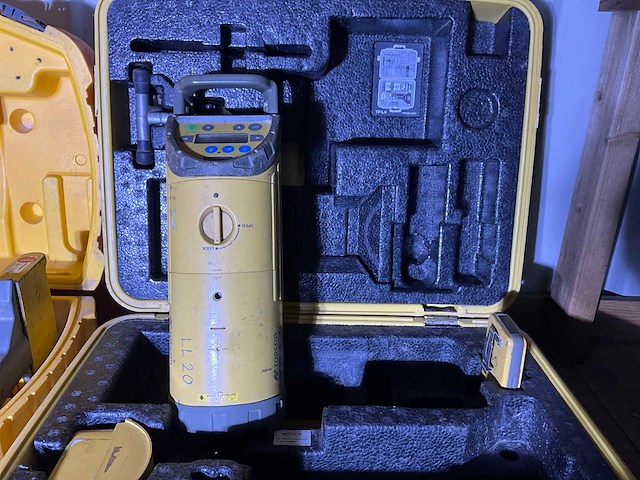 Spectra / topcon bouwlaser (2x) - afbeelding 1 van  7