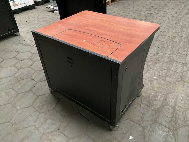 Spectrum ecs 36” leavenworth desk (2x) - afbeelding 4 van  6