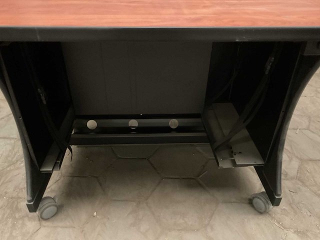 Spectrum ecs 36” leavenworth desk (2x) - afbeelding 2 van  2