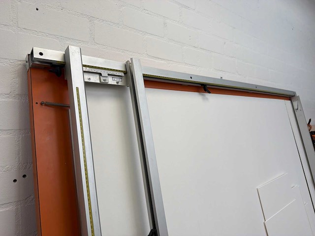 Speed-mat 4060 professionele verticale plaat- en kartonsnijmachine - afbeelding 3 van  5