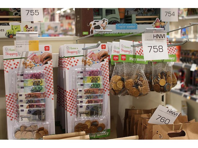 Speelgeld aan vier haken home plus shopping. - afbeelding 1 van  2