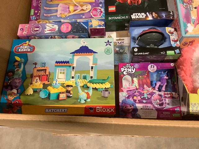 Speelgoed - o.a lego , star wars en pokemon - afbeelding 6 van  8