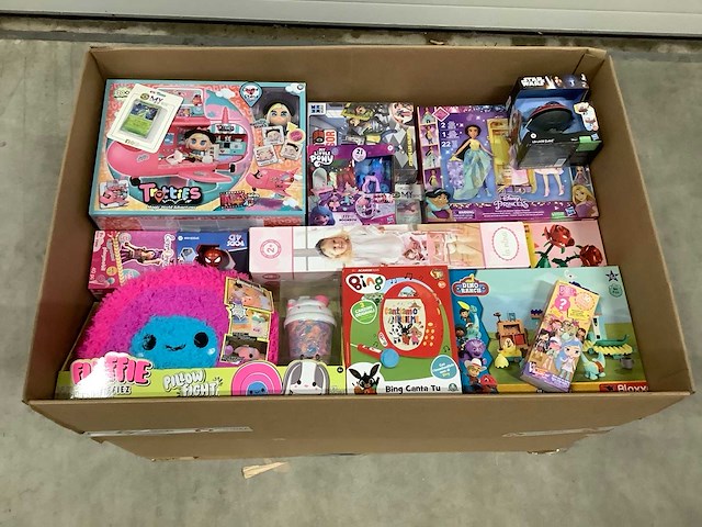 Speelgoed o.a lego, star wars en pokemon - afbeelding 1 van  8