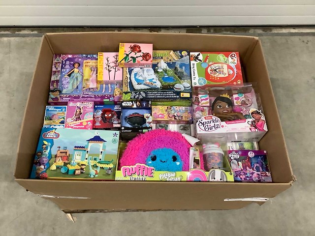 Speelgoed o.a lego, star wars en pokemon - afbeelding 1 van  8