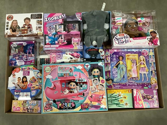 Speelgoed o.a lego, star wars en pokemon - afbeelding 1 van  7