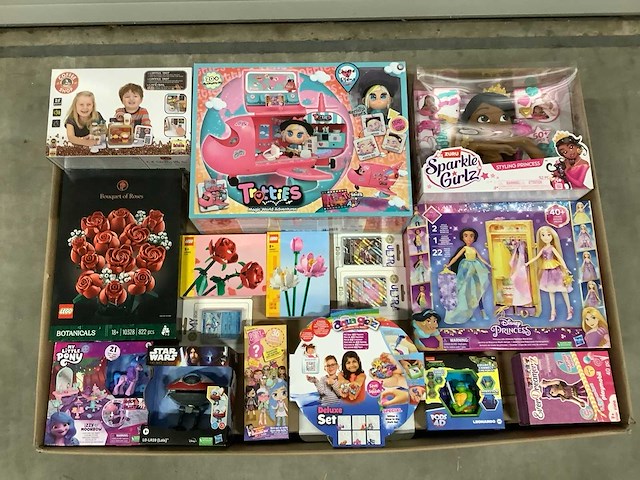 Speelgoed o.a lego, star wars en pokemon - afbeelding 1 van  7