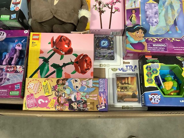 Speelgoed o.a lego, star wars en pokemon - afbeelding 2 van  7