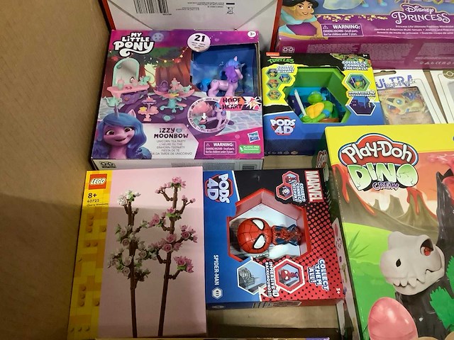 Speelgoed o.a lego, star wars en pokemon - afbeelding 5 van  8