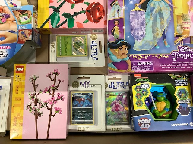 Speelgoed o.a lego, star wars en pokemon - afbeelding 2 van  7