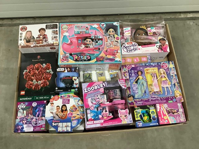 Speelgoed o.a lego, star wars en pokemon - afbeelding 1 van  7