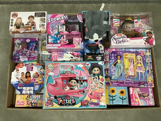 Speelgoed o.a lego, star wars en pokemon - afbeelding 1 van  7