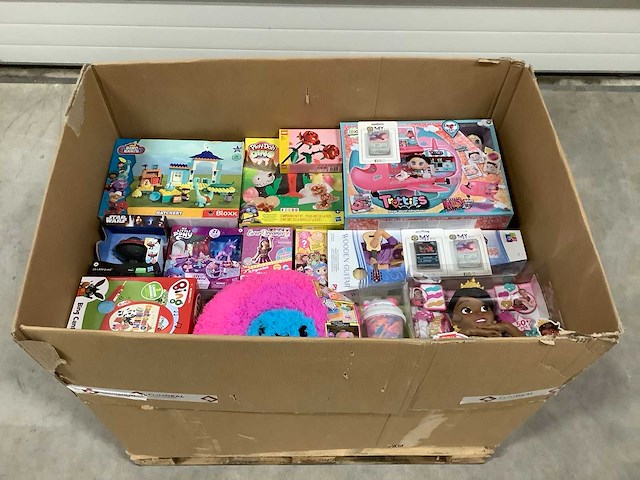 Speelgoed o.a lego, star wars en pokemon - afbeelding 1 van  8