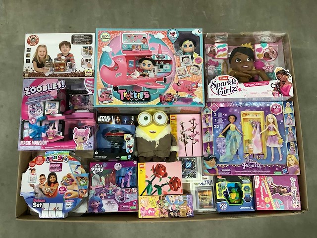 Speelgoed o.a lego, star wars en pokemon - afbeelding 1 van  7