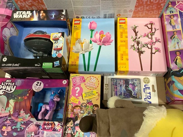 Speelgoed o.a lego, star wars en pokemon - afbeelding 2 van  6