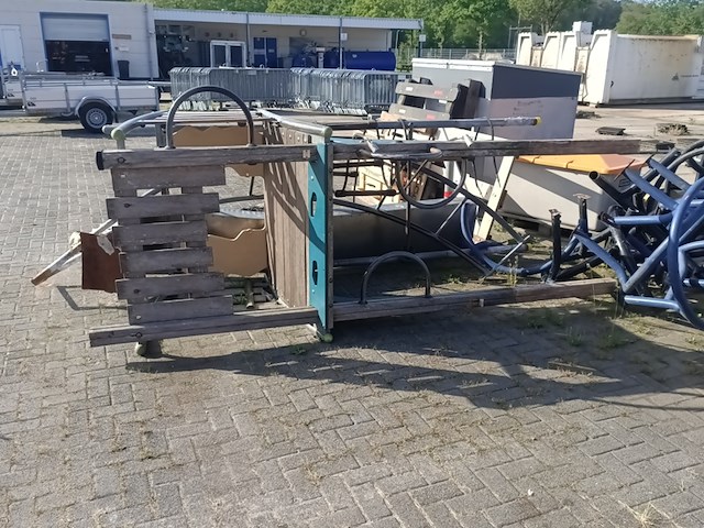 Speelhuis met attributen , kompan - afbeelding 5 van  12