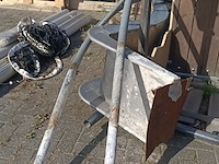 Speelhuis met attributen , kompan - afbeelding 7 van  12