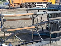 Speelhuis met attributen , kompan - afbeelding 11 van  12