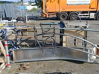 Speelhuis met attributen , kompan - afbeelding 12 van  12