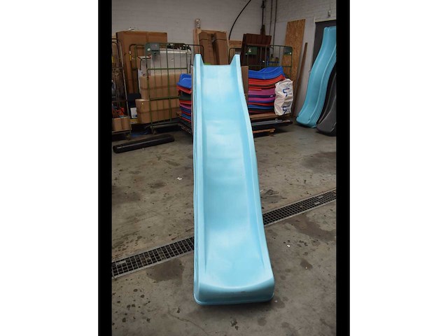 Speelhuis met trap, glijbaan en schommels 235x385x268 cm - afbeelding 3 van  3