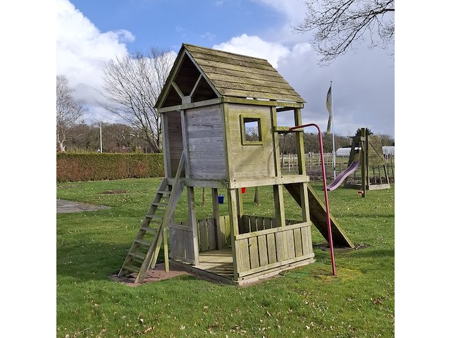 Speelhuisje met atributen - afbeelding 1 van  11