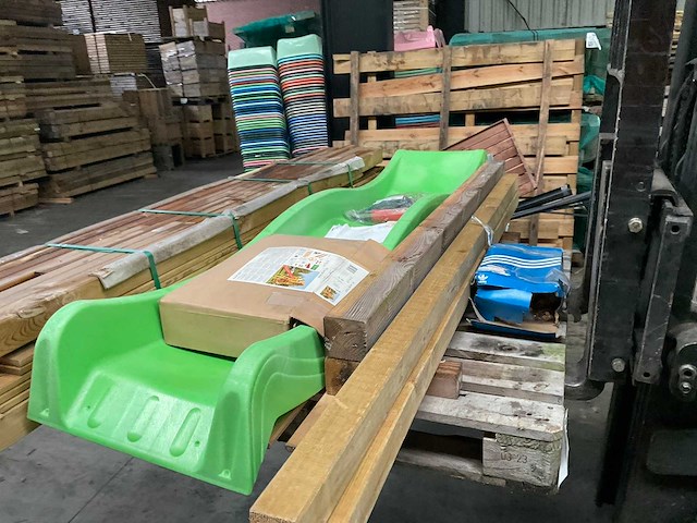 Speeltoestel met glijbaan - 240x320x240 cm - afbeelding 6 van  8