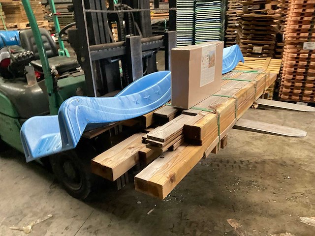 Speeltoestel met glijbaan - 240x320x240 cm - afbeelding 3 van  6